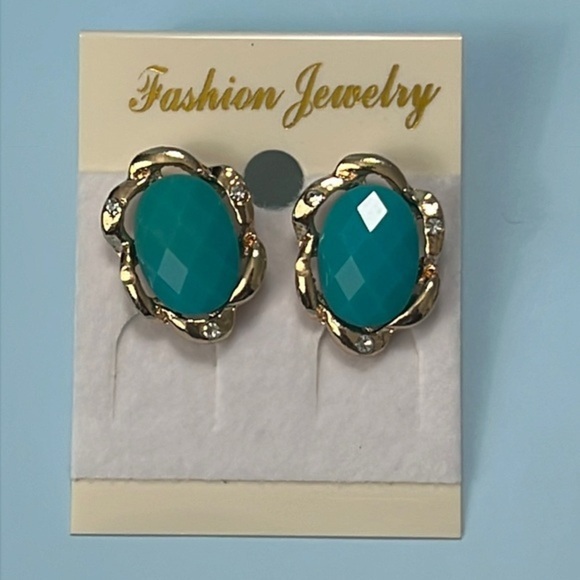 Fashion Jewelry Stud Earrings - Picture 1 of 5
